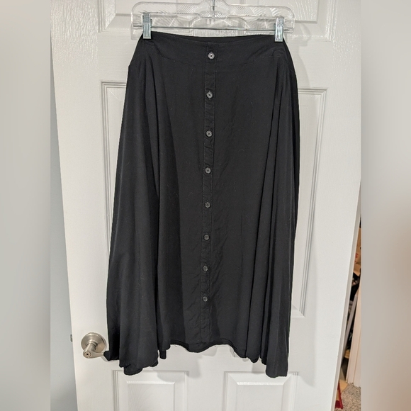 Torrid Deep Black Midi Challis Button-Front Skirt in Size 6 (30) - Picture 2 of 13
